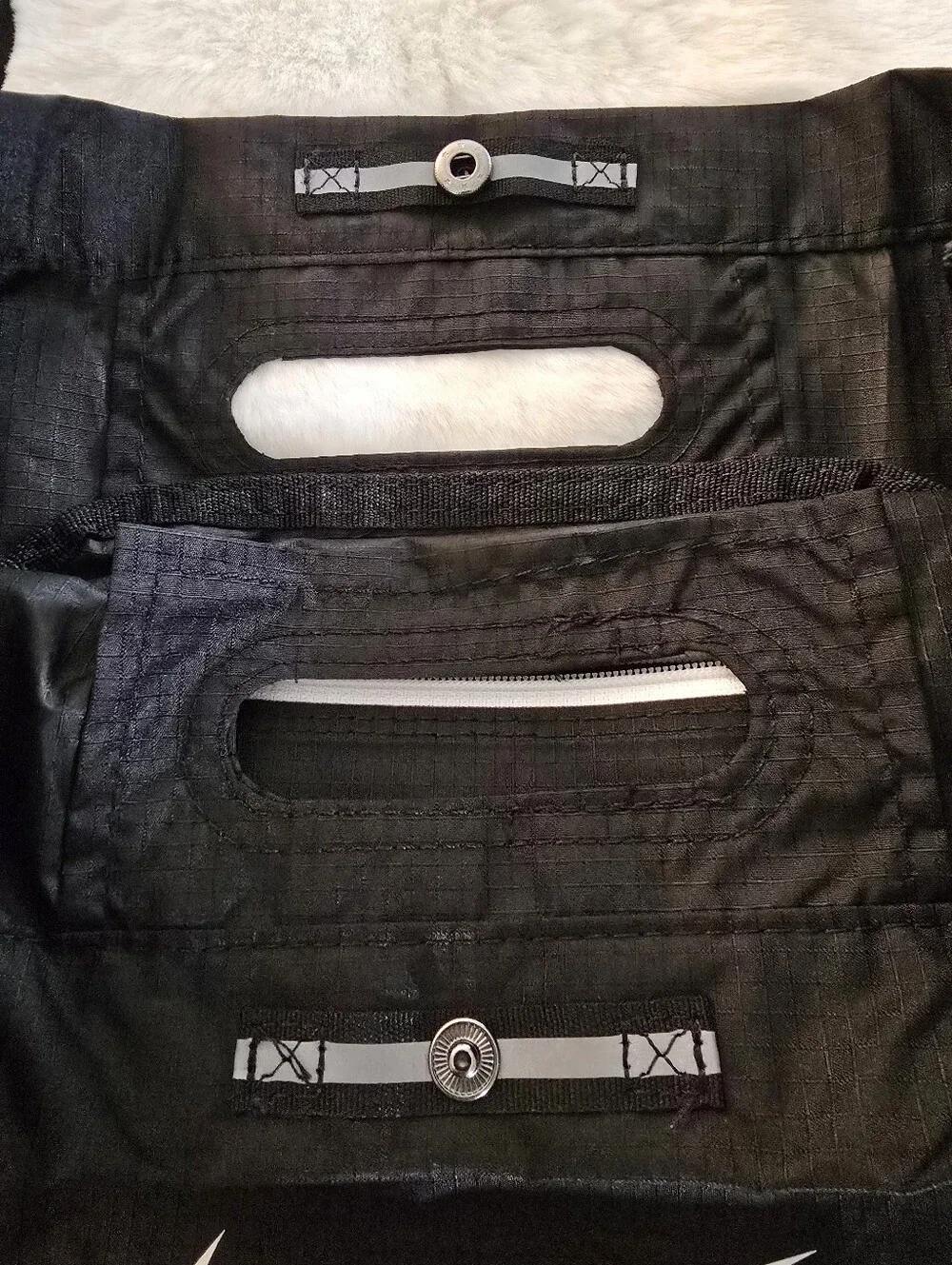 Nike Stash Tote Bag w/Pouch, Unisex, Black, Water Repellent White Swoosh - Picture 6 of 11